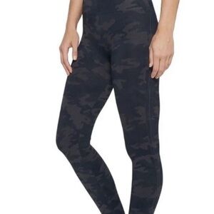 Women's  Spanx‎ Seamless EcoCare Black Camouflage Leggings